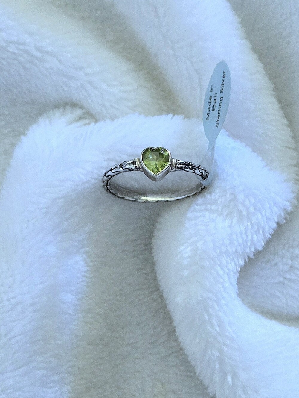 Annika Witt Dainty Peridot Heart💚 Ring💍 - NWT